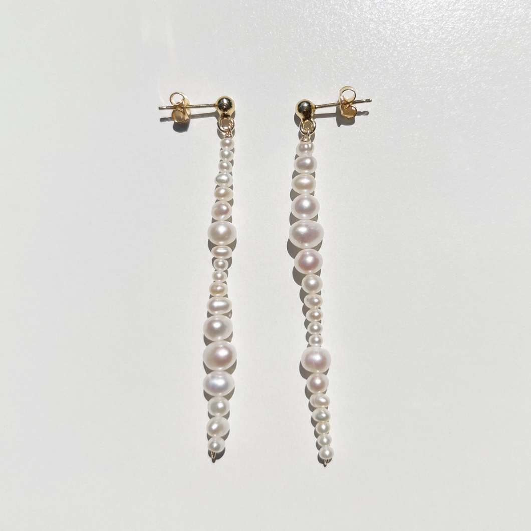 Asymmetrical earrings with freshwater pearls and 18K gold plated silver ball ear studs